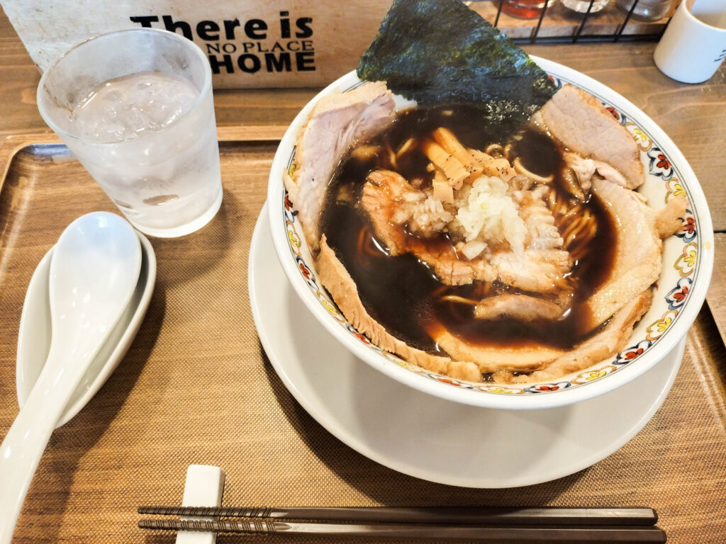 OmotenashiNoodles まつじブラックラーメン