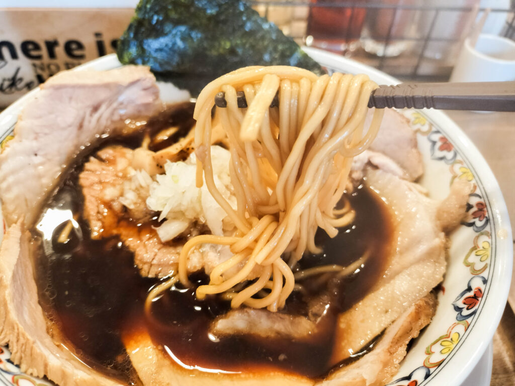 OmotenashiNoodles まつじブラックラーメン