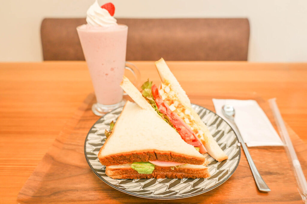 〇〇すぎるパン屋じばカフェ蒲郡