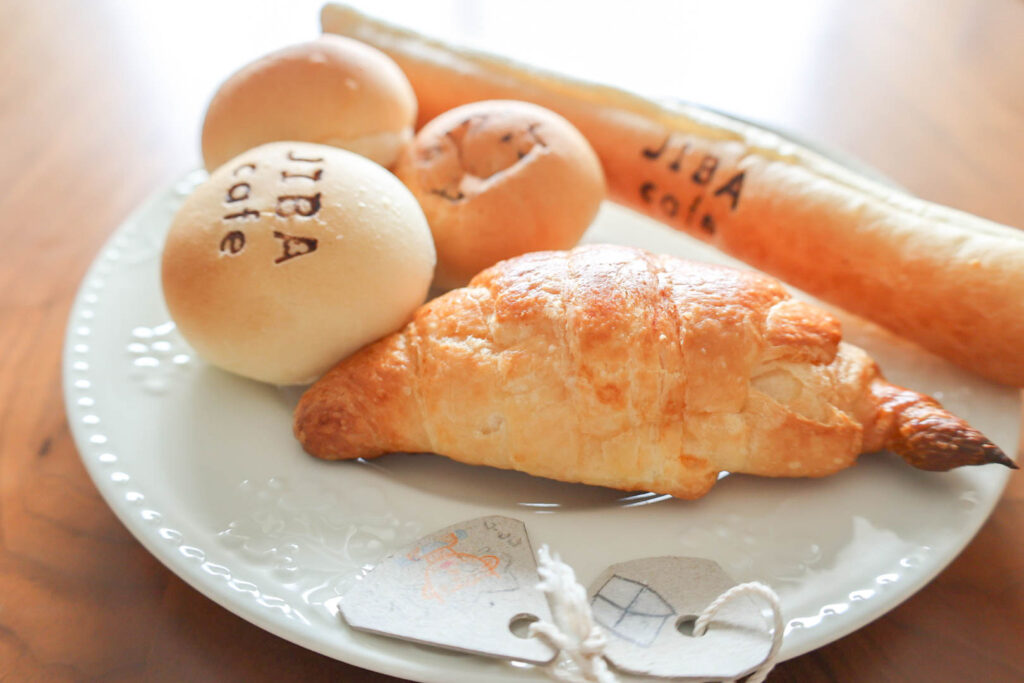 〇〇すぎるパン屋じばカフェ蒲郡