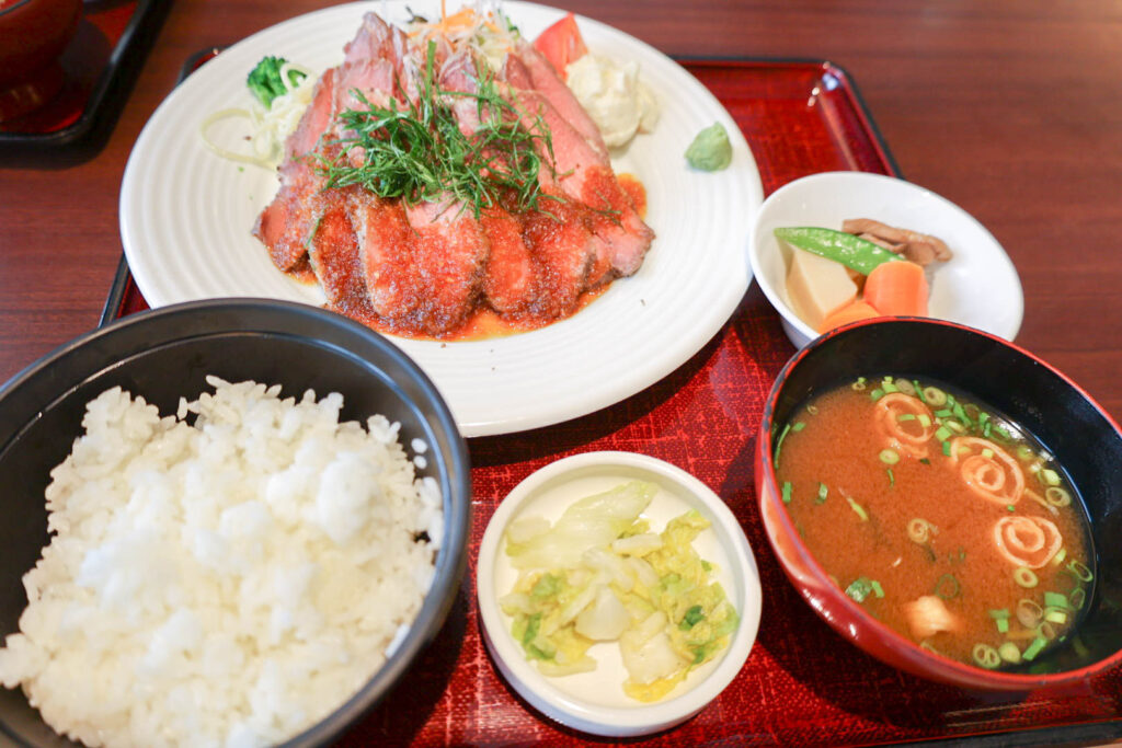 キッチン千賀蒲郡のローストビーフ定食