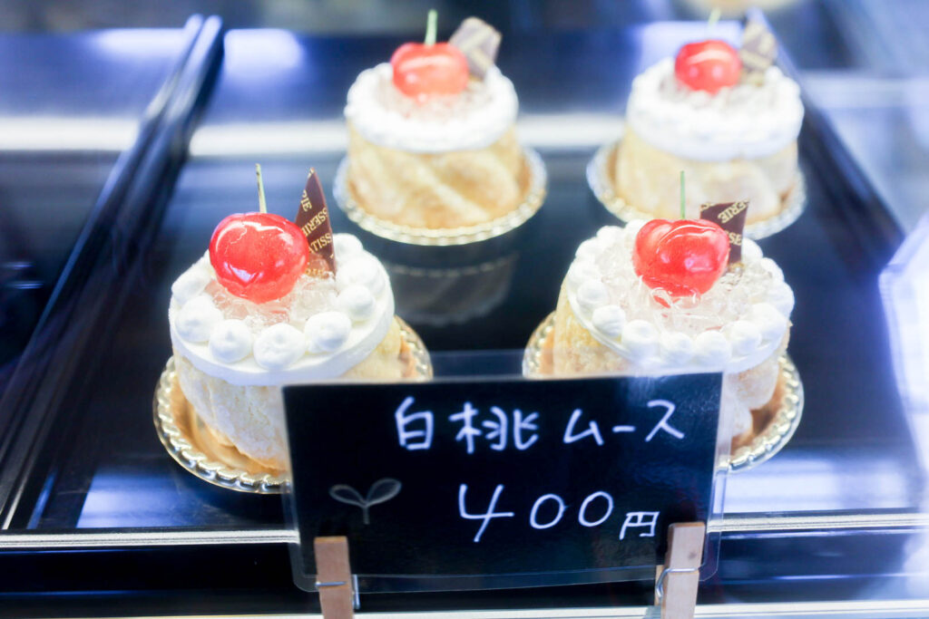 蒲郡のパンとケーキのリンドバーグの店内